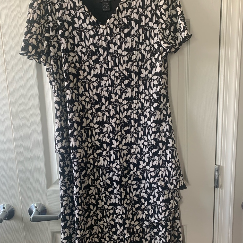 Woman’s Black and White Dress by Connected Apparel. Size 16
